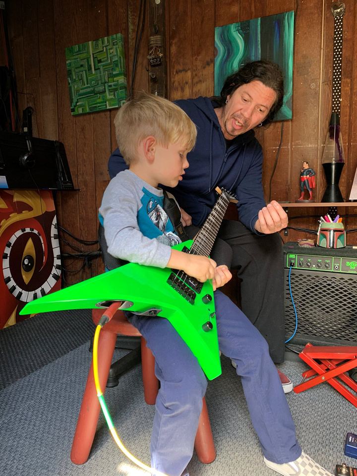 Mike Ruggirello – A Multi-Faceted Guitarist